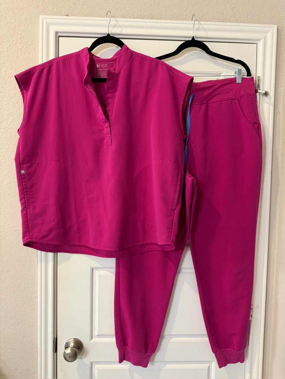 FIGS Women's Magenta Sleeveless Top & Jogger Set